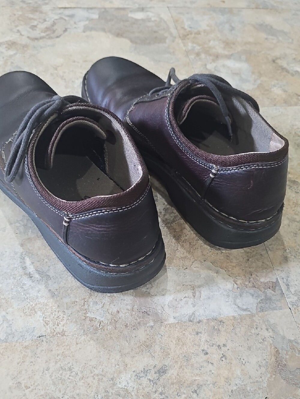 Clarks Men's Dark Brown Lace-Up Leather Oxfords - Picture 4 of 9